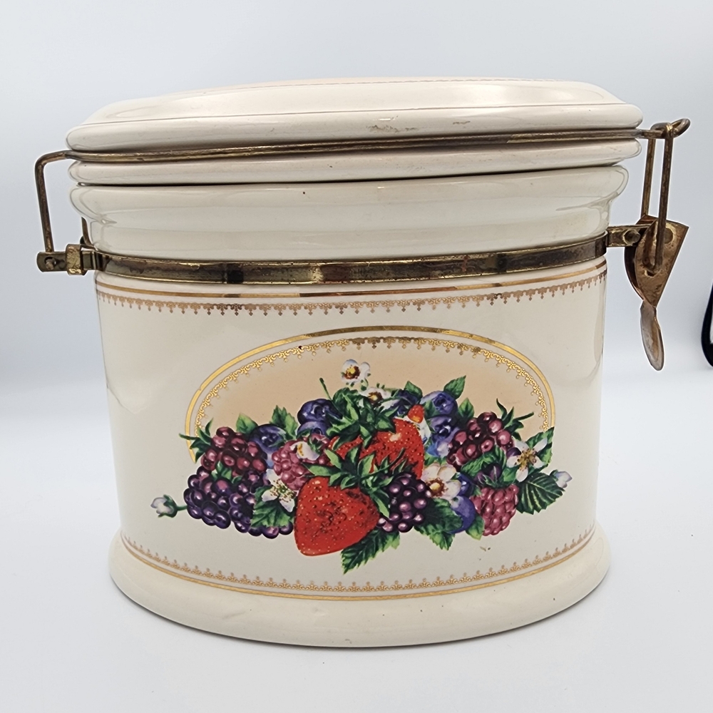 Vintage Knots Berry Farm Ceramic Canister With Hinged Lid